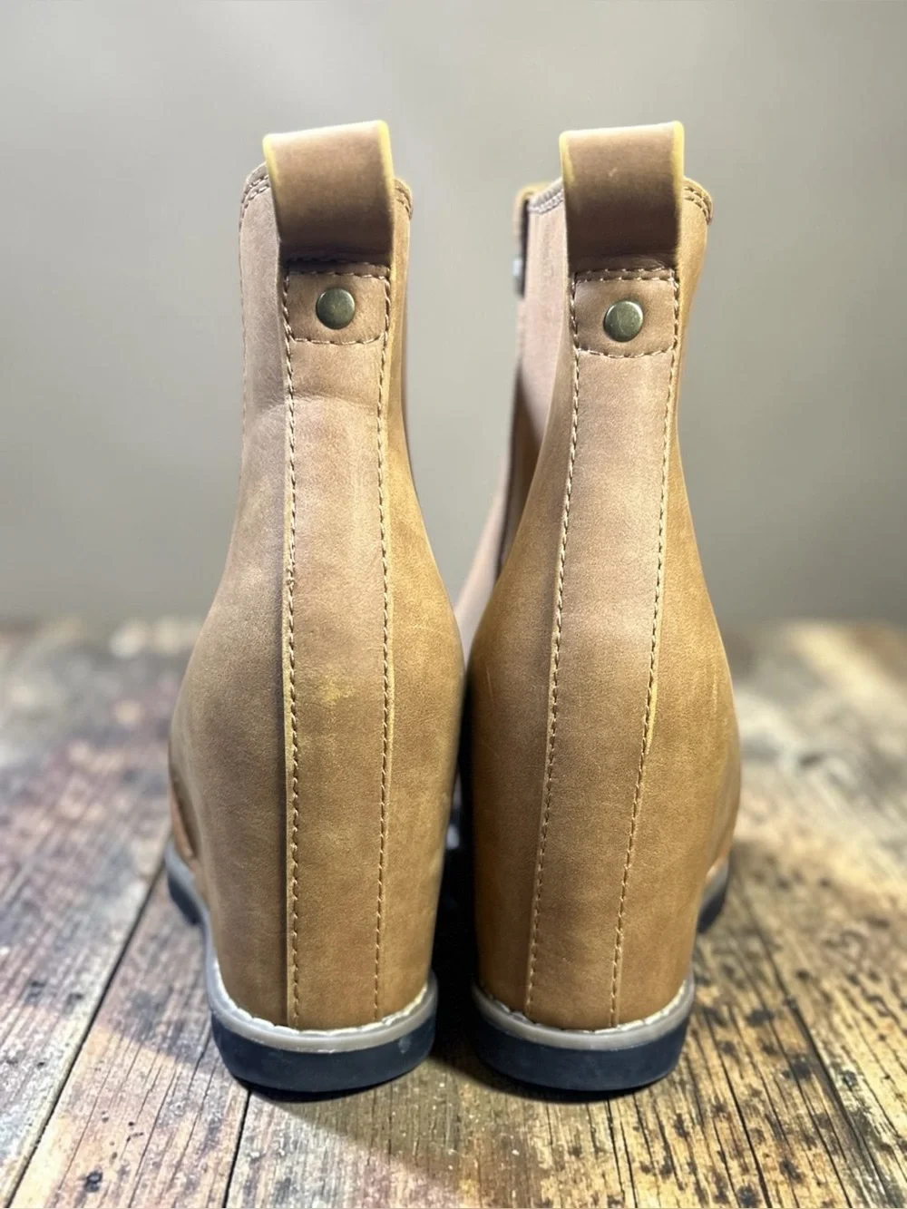 Universal Thread Tan Wedge Chelsea Ankle Boots Women Size 6